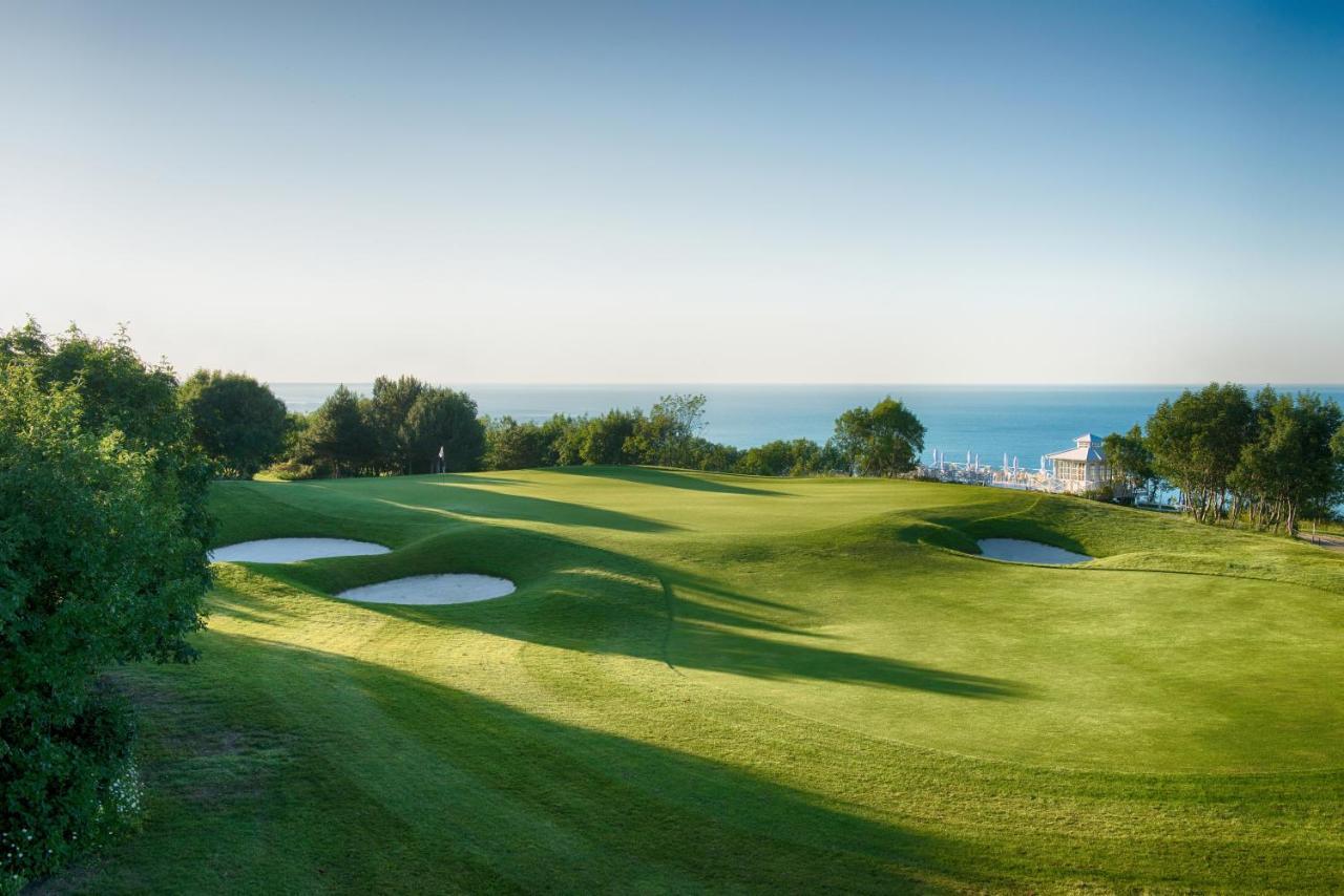 Lighthouse Golf & Spa Hotel Balchik Exterior photo Golf course at the resort
