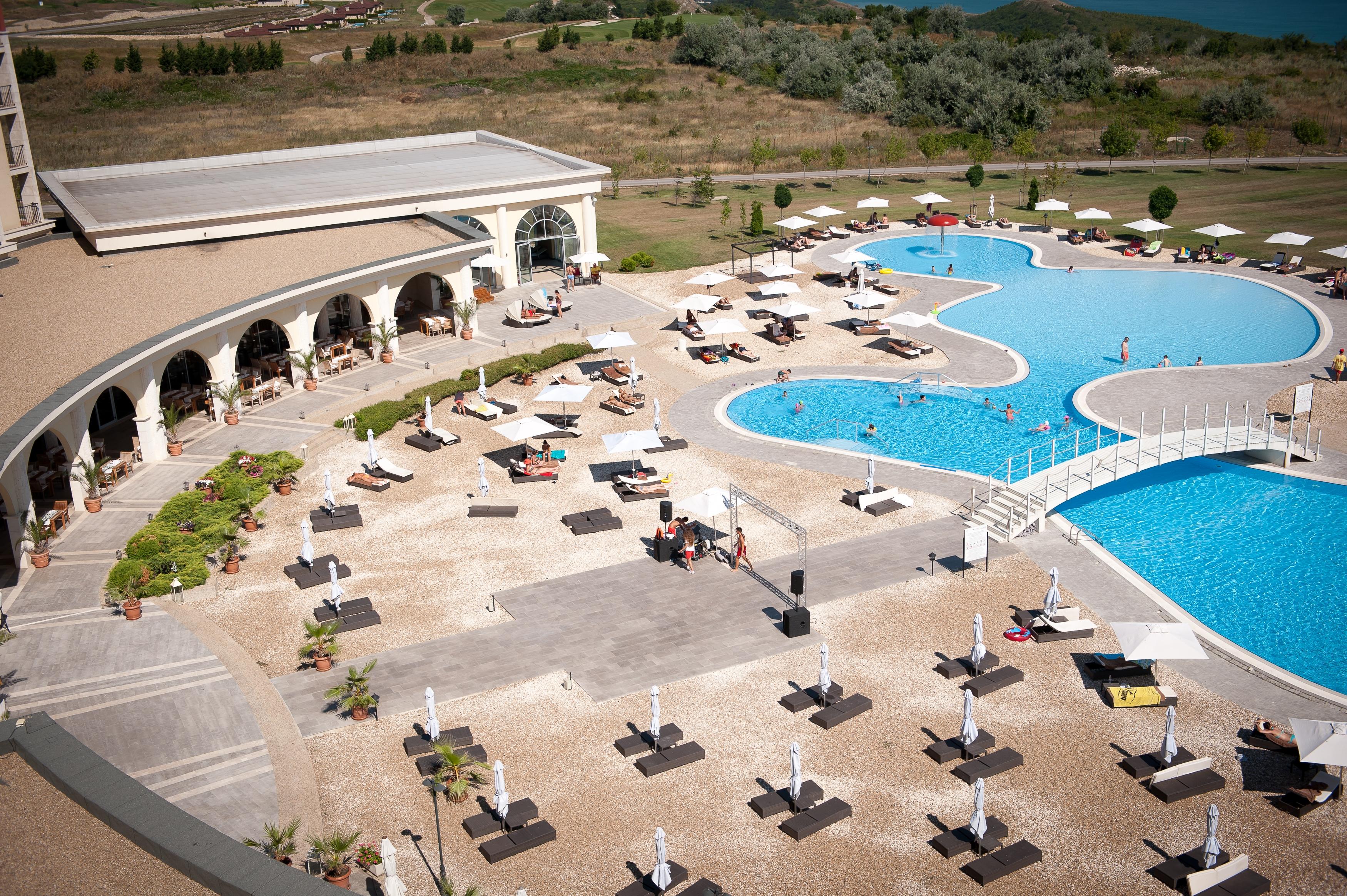 Lighthouse Golf & Spa Hotel Balchik Exterior photo The swimming pool at the hotel