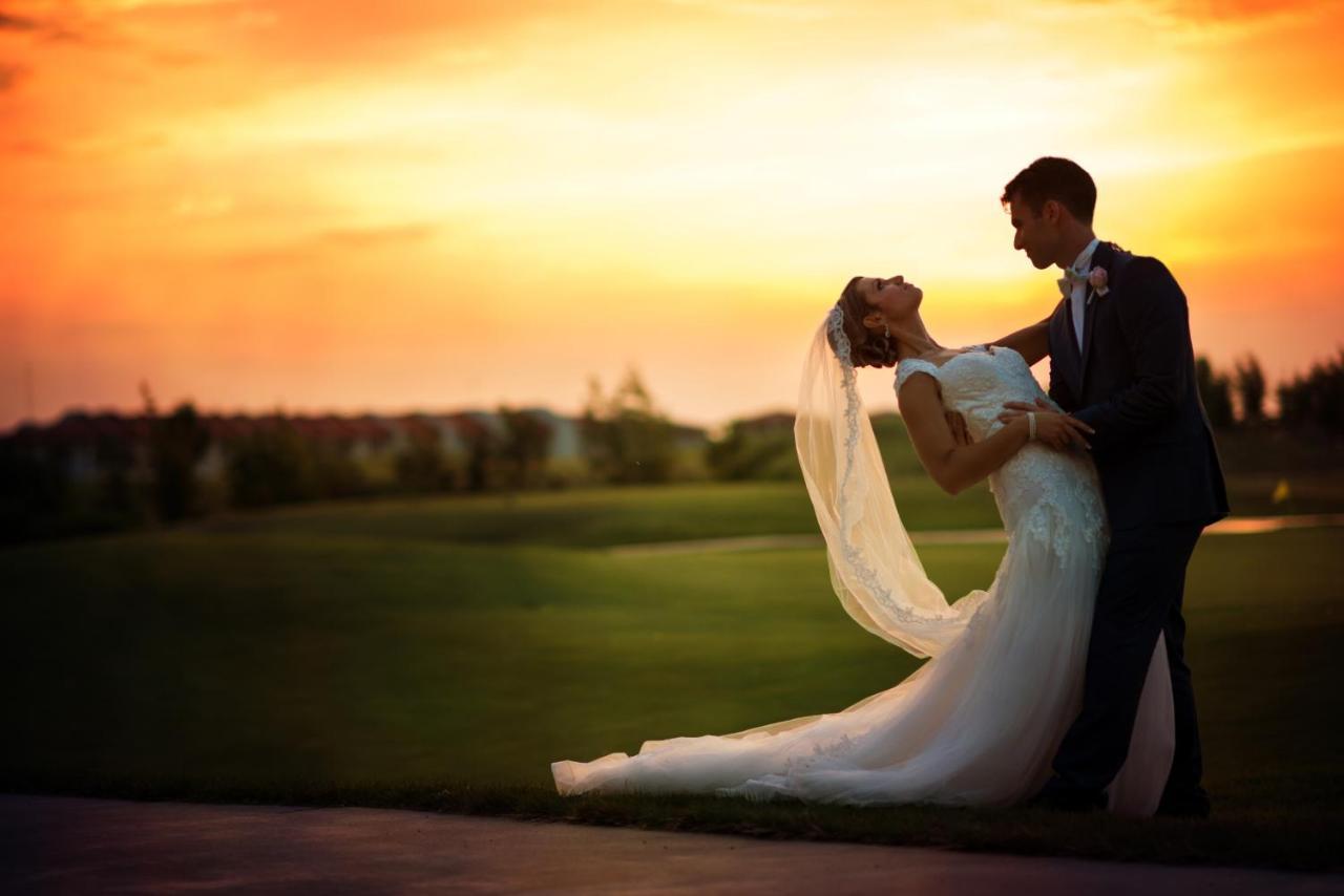 Lighthouse Golf & Spa Hotel Balchik Exterior photo A newlywed couple