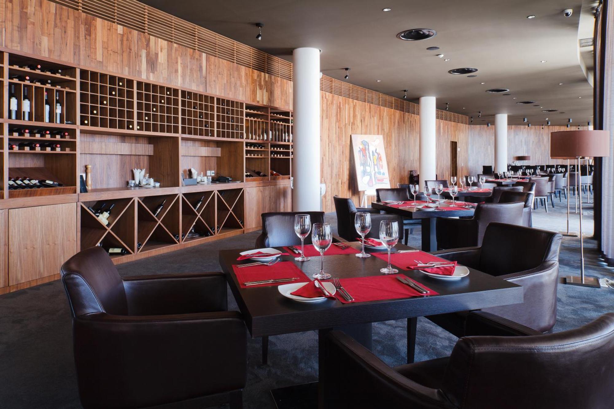 Lighthouse Golf & Spa Hotel Balchik Exterior photo Restaurant