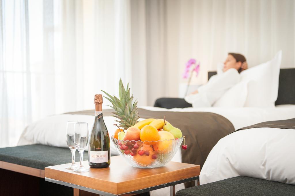 Lighthouse Golf & Spa Hotel Balchik Exterior photo A fruit bowl in a hotel room