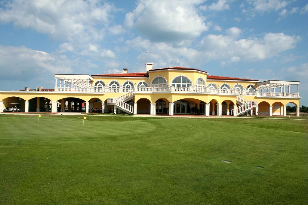 Lighthouse Golf & Spa Hotel Balchik Exterior photo Clubhouse
