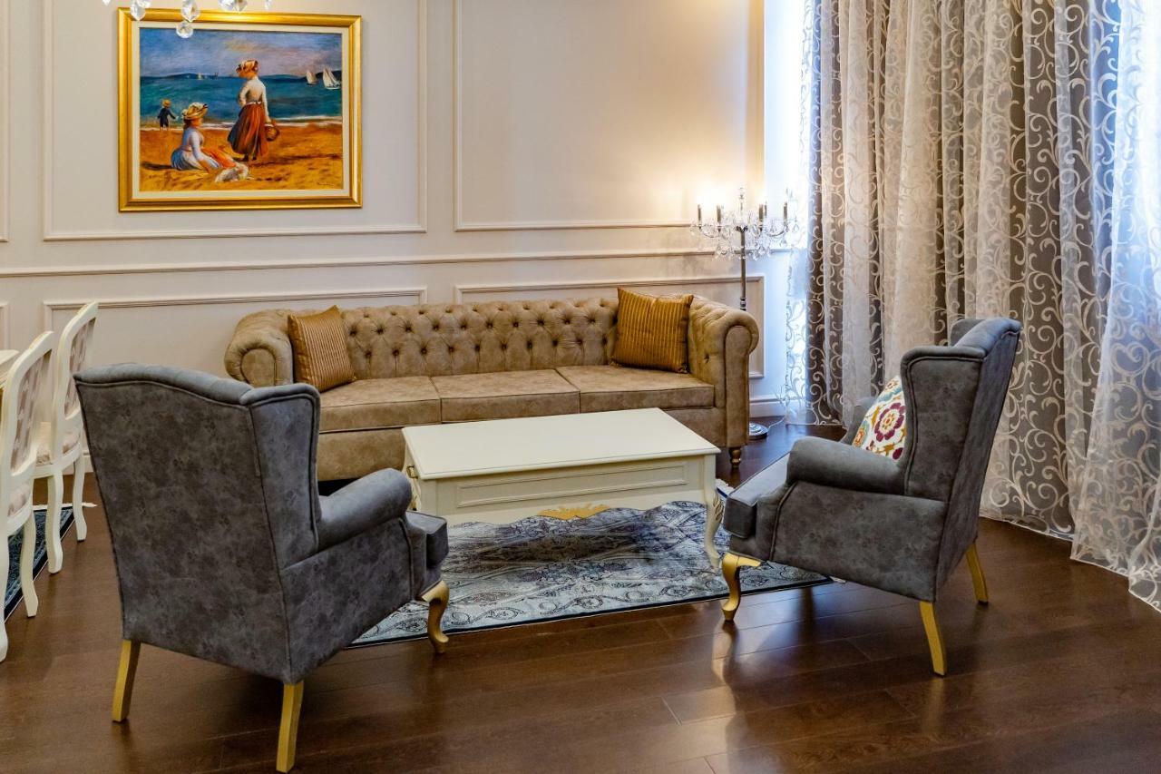 Lighthouse Golf & Spa Hotel Balchik Exterior photo A living room with a sofa and two armchairs