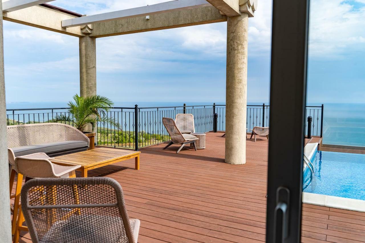 Lighthouse Golf & Spa Hotel Balchik Exterior photo Rooftop pool at the hotel